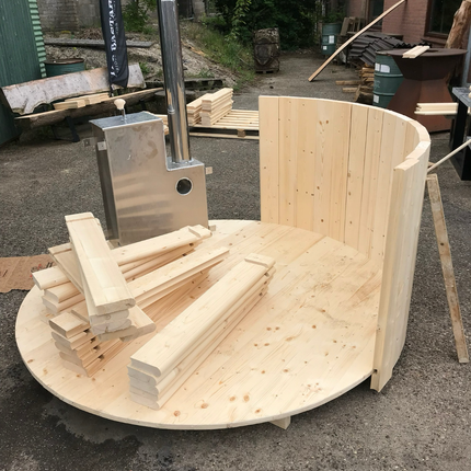 Finse Houtgestookte hottub met interne kachel