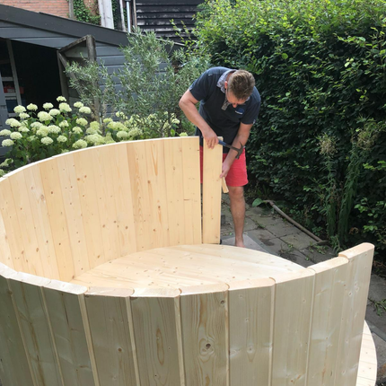 Finse Houtgestookte hottub met interne kachel