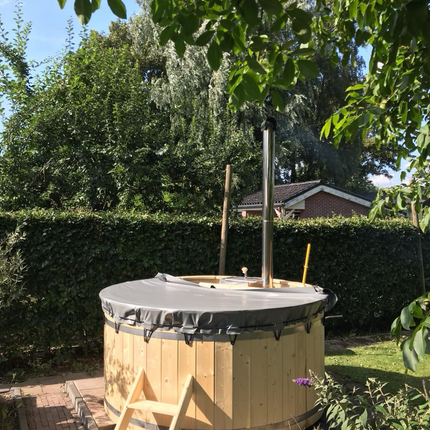 Finse Houtgestookte hottub met interne kachel