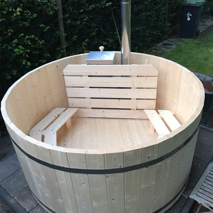 Finse Houtgestookte hottub met interne kachel