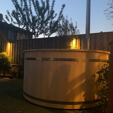 Finse Houtgestookte hottub met interne kachel