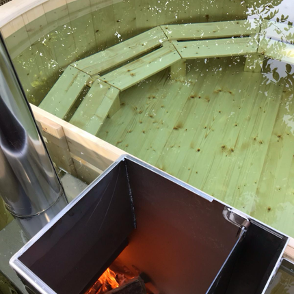Finse Houtgestookte hottub met interne kachel